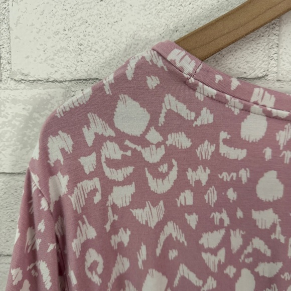 ELLEN TRACY Pink & White Hi-Low Short Sleeve Top - Picture 7 of 10